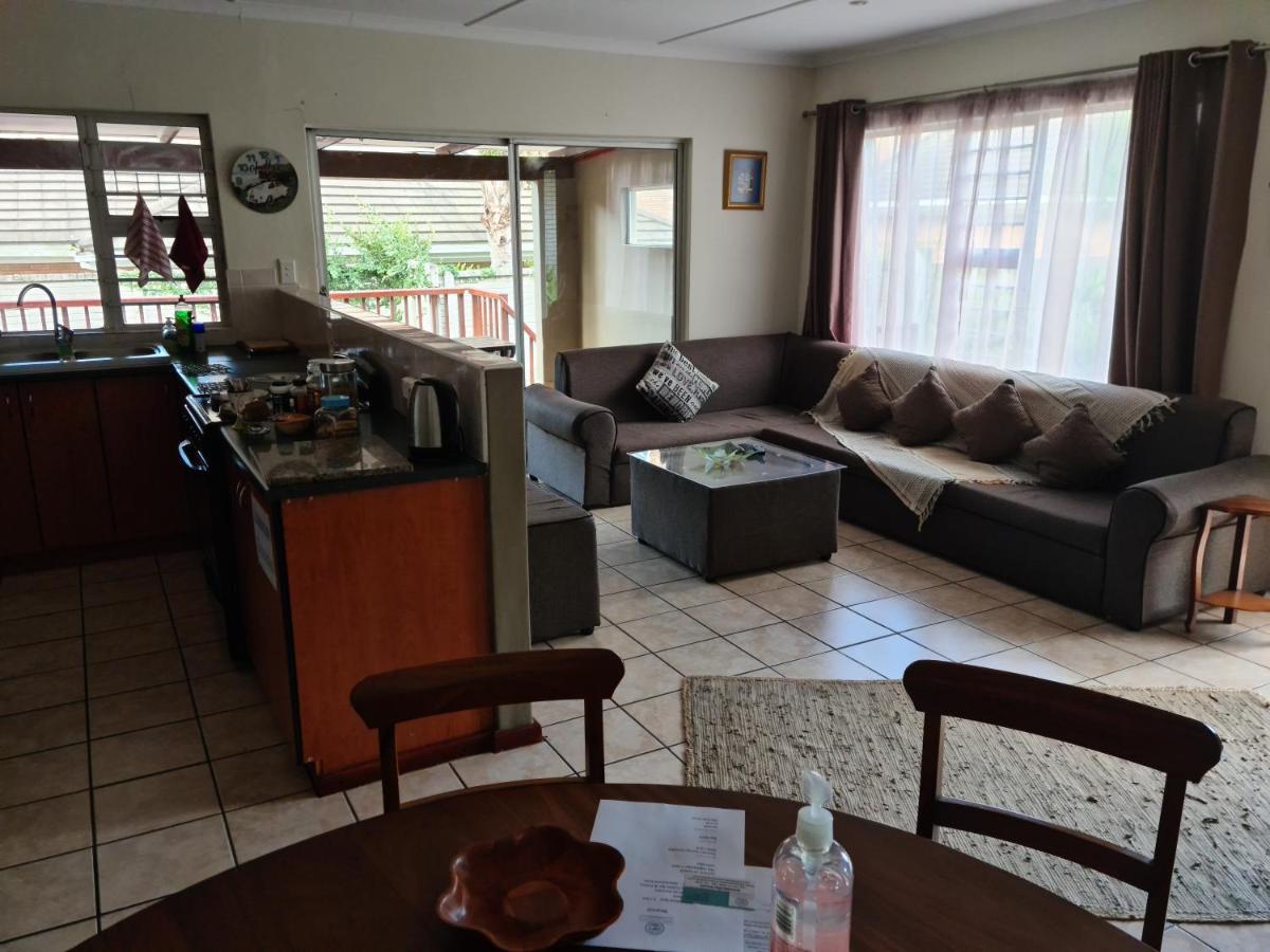 איסט לונדון Mackenzies Accommodation מראה חיצוני תמונה