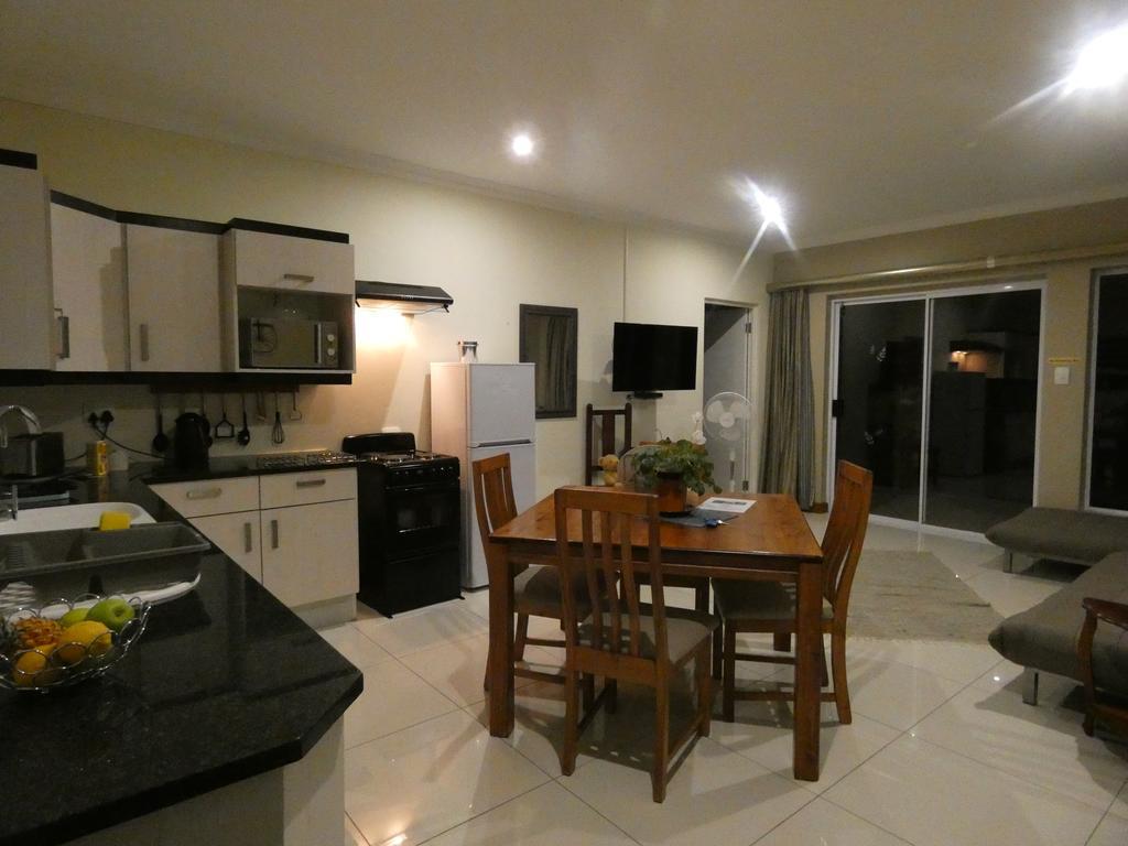 איסט לונדון Mackenzies Accommodation מראה חיצוני תמונה